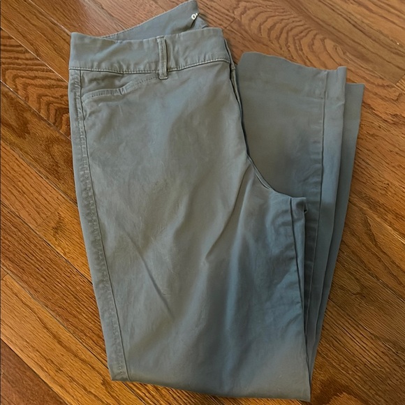 Women’s Gray Pants - Picture 1 of 3